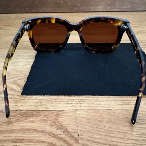 LIKE NEW: DIFF Eyewear CARSON Sunglasses in Amber Tortoise Blue Steel Polarized - Picture 9 of 10